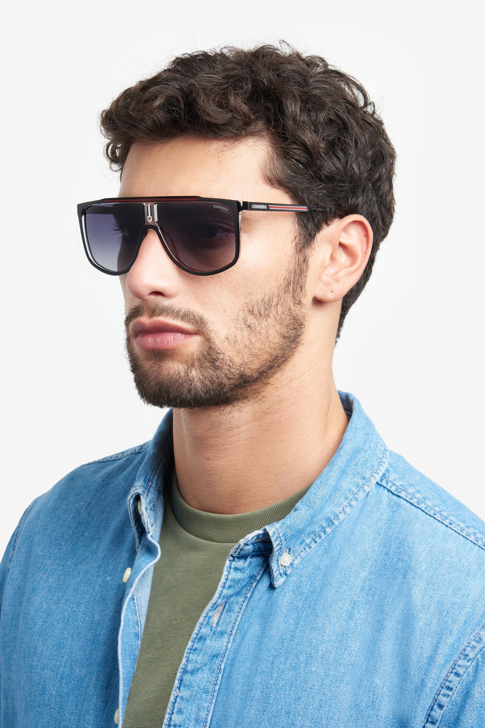 Carrera 1056/S sunglasses - worn three-quarter view - Colour: Red