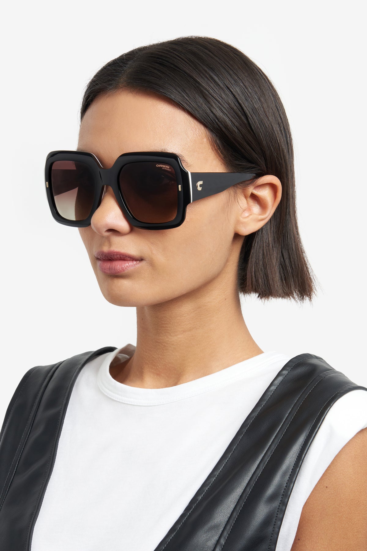 Carrera 3004/S sunglasses - worn three-quarter view - Colour: Gold