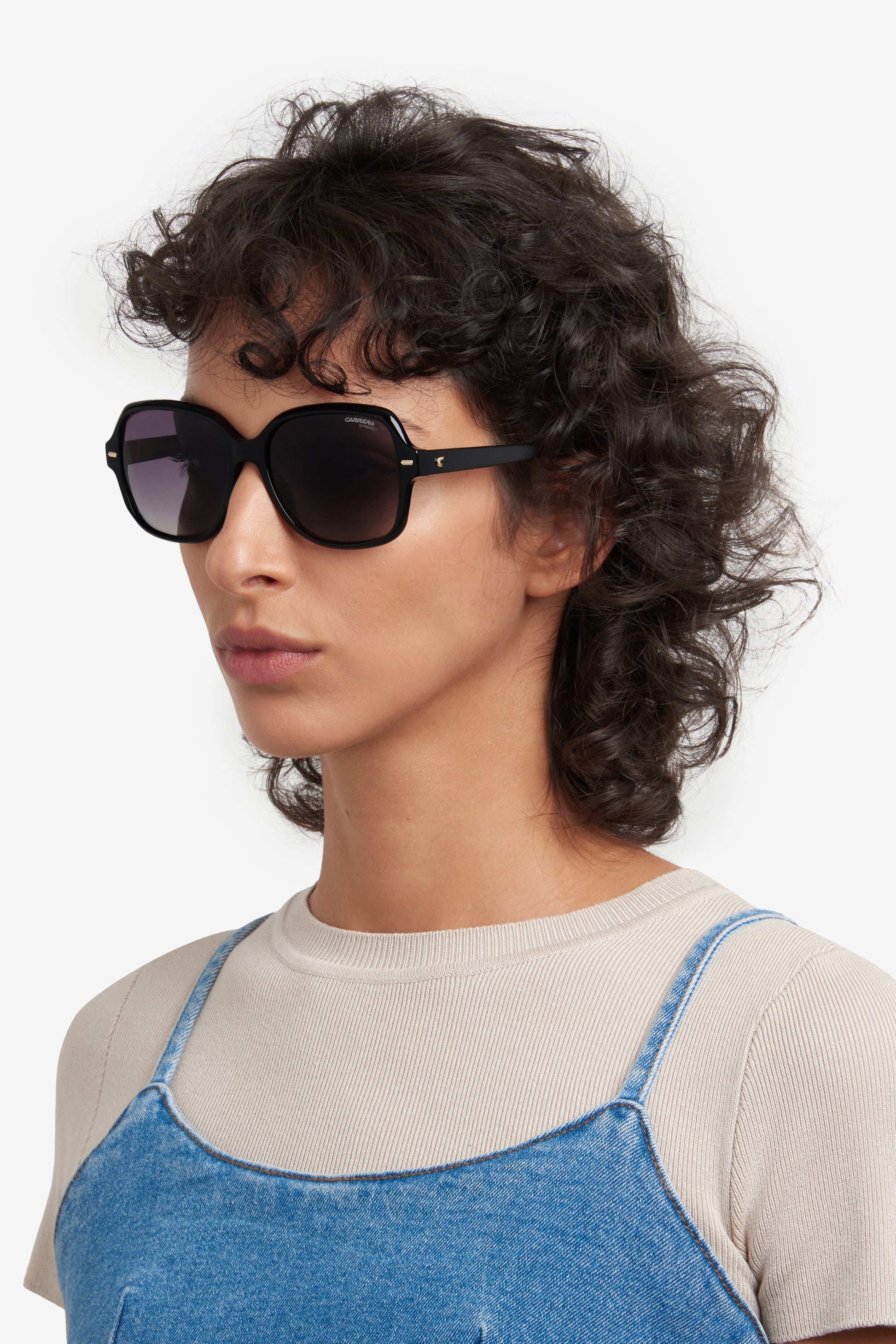 Carrera 3028/S sunglasses - worn three-quarter view - Colour: Black