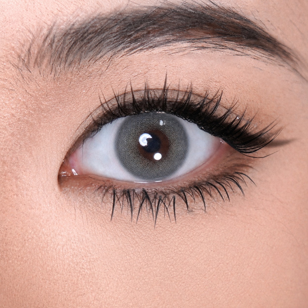 FreshGo Euroring Coloured Contact Lenses – Mineral Gray on eye