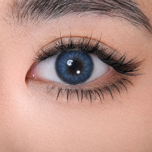 FreshGo Iris Coloured Contact Lenses – Miami Blue on eye