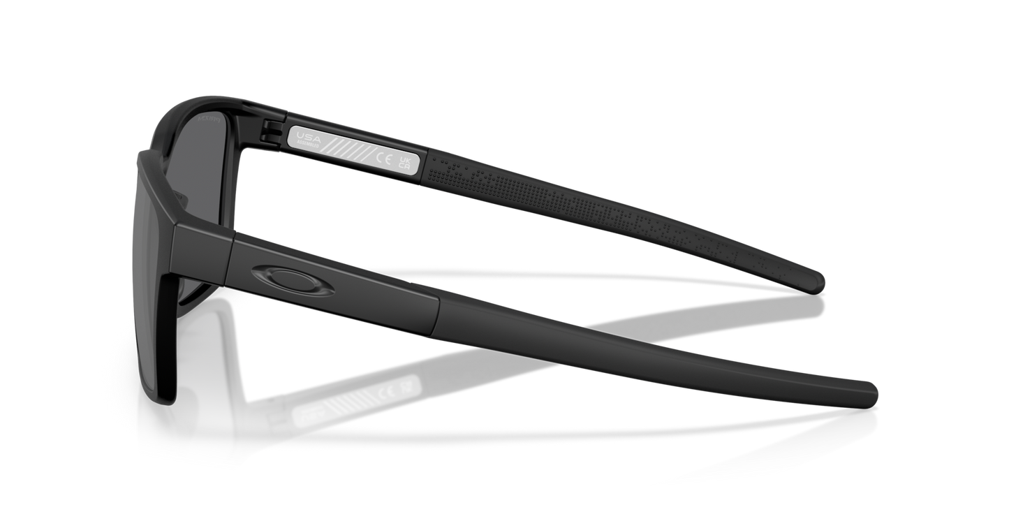 Oakley Actuator SQ Sunglasses side view - Colour: Matte Black / Prizm Black