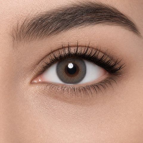 ACUVUE Define Natural Shine contact lens on eye