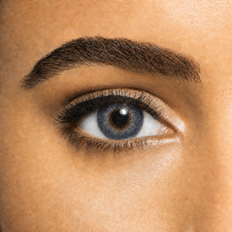 Alcon Freshlook One Day Colors Blue contact lens on eye