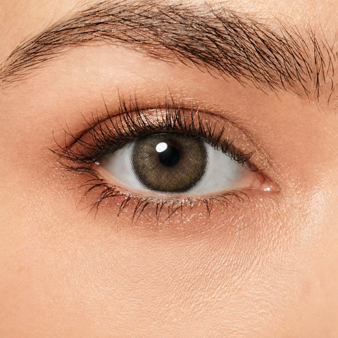 Magister Roze Beige Brown coloured contact lens worn on eye