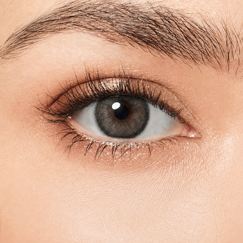 Magister Roze Nude Brown coloured contact lens worn on eye